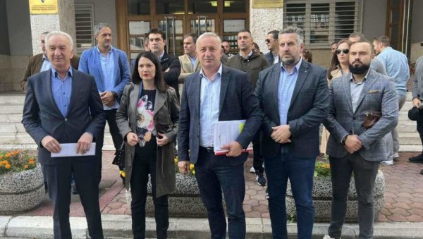 ВЛАДА У СЕНИ ЈОШ У ХЛАДУ: Оштра порука власти опозицији која најављује формирање паралелне институције ВЛАДА У СЕНИ ЈОШ У ХЛАДУ: Оштра порука власти опозицији која најављује формирање паралелне институције