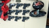 PAO SA TRI TORBE ORUŽJA: Velika akcija policije u Subotici PAO SA TRI TORBE ORUŽJA: Velika akcija policije u Subotici