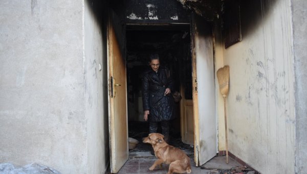 ПАС ЈОШ ЧУВА ЗГАРИШТЕ ЈЕВИЋА: Несрећа мајке и сина из Кикинде, ватра им усред ноћи уништила кућу која више није за становање