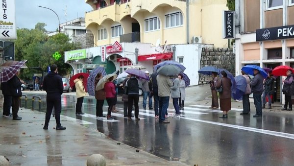 БИВШИ РАДНИЦИ ВЕКТРА БОКЕ ИСТРАЈНИ:  После Херцег Новог протестоваће 23. новембра у Подгорици