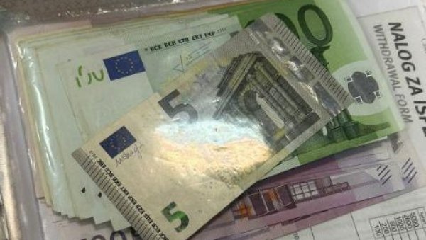 УХАПШЕН РУКОВОДИЛАЦ ПОСЛОВНОГ ЦЕНТРА РАКОВИЦЕ: Осумњичен за малверзације веће од 10 милиона динара УХАПШЕН РУКОВОДИЛАЦ ПОСЛОВНОГ ЦЕНТРА РАКОВИЦЕ: Осумњичен за малверзације веће од 10 милиона динара