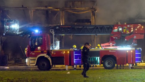 POŽAR U NASELJU BRAĆE JERKOVIĆ: Veliki broj vatrogasaca na terenu