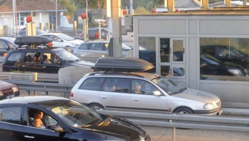 NAJPROMETNIJI VIKEND OD POČETKA SEZONE: Na 2 naplatne stanice oboreni rekordi, na jednoj prošlo 250.000 vozila