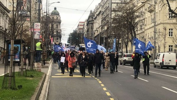 ЗА ДОСТОЈАНСТВО ПРОФЕСИЈЕ: Протест просветних радника због насиља у школама, отежан саобраћај у Кнеза Милоша (ФОТО/ВИДЕО)