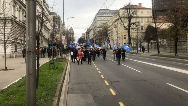 ПРИЗНАЛИ У СКУПШТИНИ: Опозиција политизује протест просветних радника!