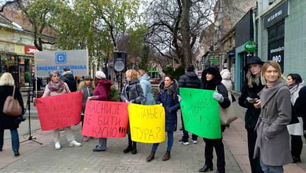 ПОДРШКА БОРБИ ПРОТИВ НАСИЉА У ШКОЛАМА: Просветни радници у Пожаревцу одржали протестни скуп