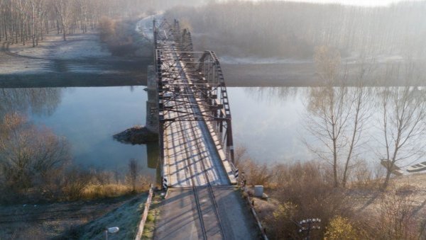 МОСТ ПРЕКО ТАМИША ГОРУЋИ ПРОБЛЕМ: Одборници Скупштине града Зрењанина заседали по хитном поступку