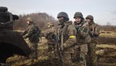 ПОБЕГЛИ СА ПОЛОЖАЈА ПРЕРУШЕНИ У ЖЕНЕ: Украјински војници покушали да избегну борбу