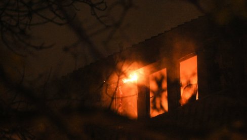 ПОЖАР НА ДОРЋОЛУ: Повређени хитно превезени у болницу ПОЖАР НА ДОРЋОЛУ: Повређени хитно превезени у болницу