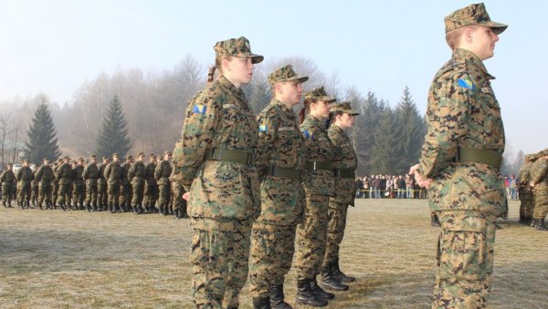 ОДБИО ДА СЕ РУКУЈЕ СА МИНИСТАРКОМ ОДБРАНЕ ЈЕР ЈЕ - ЖЕНА: Скандал припадника Оружаних снага Бих на обуци у Аустрији