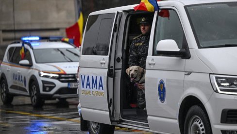 DRAMA U BUKUREŠTU: Muškarac pokušao automobilom da uleti u rusku ambasadu DRAMA U BUKUREŠTU: Muškarac pokušao automobilom da uleti u rusku ambasadu