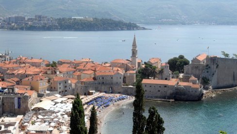 ZBOG LOŠEG KVALITETA MORA: Zabranjeno kupanje na Slovenskoj plaži i Solilima u Titvtu