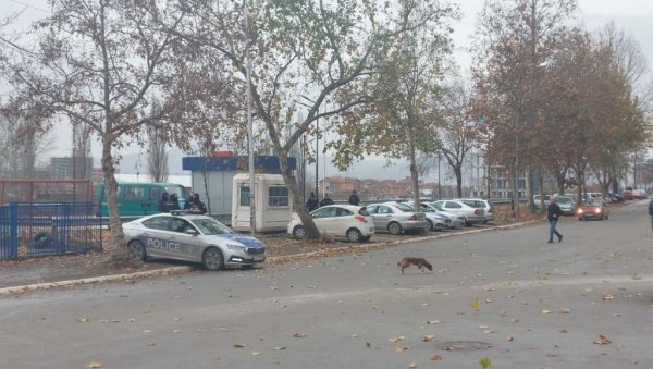 СИРЕНЕ У КОСОВСКОЈ МИТРОВИЦИ И ЗВЕЧАНУ: У прекиду интернет и мобилна мрежа