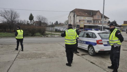 PRETICALA KOLONU VOZILA PREKO PUNE LINIJE: Devojci iz Bačke Palanke prijava za nasilničku vožnju PRETICALA KOLONU VOZILA PREKO PUNE LINIJE: Devojci iz Bačke Palanke prijava za nasilničku vožnju