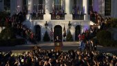 BAJDEN POTPISAO ZAKON O GEJ BRAKOVIMA: Ceremoniji u Beloj kući prisustvovale stotine ljudi (FOTO)