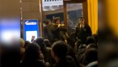 KONCERT SE PRETVORIO U HOROR: Žena poginula u stampedu, ljudi se bore za život (VIDEO)