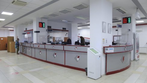 POČELA ISPLATA: Novac na šalterima banke Poštanske štedionice