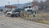 AMERIKANCI NAPRAVILI NOVU BARIKADU: Pojačali prisustvo kod punkta policije lažne države, pretpostavlja se da je u njemu Dejan Pantić (FOTO)