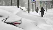 OVAKAV SNEG NIJE PAO OD 19. VEKA: Beli pokrivač zatrpao Moskvu, odloženo i otkazano više od 100 letova (FOTO)