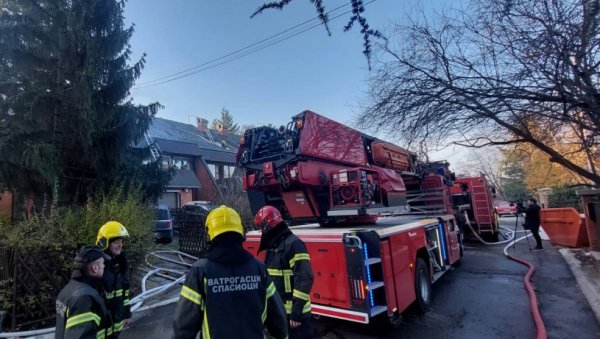 КОМШИЈА ЈЕ ИЗВУКАО ИЗ КУЋЕ У ПЛАМЕНУ: Детаљи пожара у Вишњичкој бањи, ватра избила у трпезарији (ФОТО)