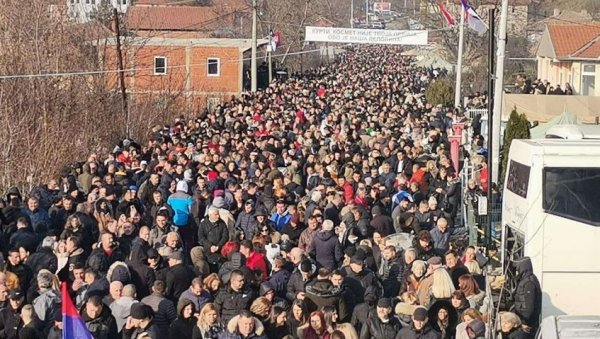 ВИШЕ ОД 10.000 ЉУДИ НА СКУПУ У РУДАРУ Петковић: Српски народ снагом заједништва одговорио на терор Куртија (ФОТО)