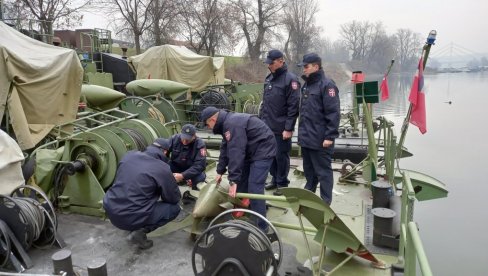 OBUKA U REČNOJ FLOTILI: Pogledajte kako izgleda osposobljavanje profesionalnih vojnika (FOTO)