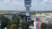 NARODE, POGLEDAJ KAKO TE OLOŠ PLJAČKA I JOŠ HOĆE DA ŠTRAJKUJE