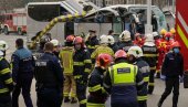 AUTOBUS UDARIO U STUB, KROV SPLJOŠTIO PUTNIKE: Stravična saobraćajna nesreća u Rumuniji, među povređenima i deca (FOTO/VIDEO)