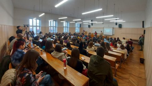 СТУДЕНТИ ЖЕЛЕ СВОЈУ КАРТИЦУ: Већ се пријавило више од 16 хиљада - рок за пријаву неограничен СТУДЕНТИ ЖЕЛЕ СВОЈУ КАРТИЦУ: Већ се пријавило више од 16 хиљада - рок за пријаву неограничен