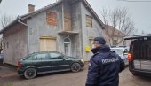 PRVE SLIKE SA MESTA ZLOČINA: Policija iznosi tela mrtvih, muškarac ubio ljubavnika supruge, pa se obesio (FOTO/VIDEO)