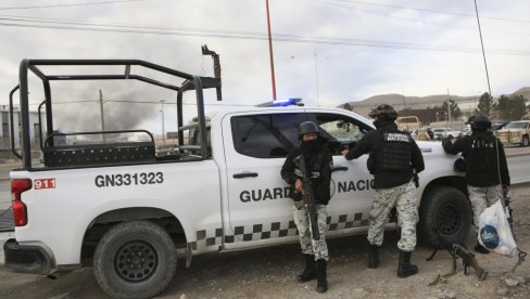 ХАОС У МЕКСИЧКОЈ ДРЖАВИ КЕРЕТАРО: Оружани напад на бар, најмање десеторо убијених ХАОС У МЕКСИЧКОЈ ДРЖАВИ КЕРЕТАРО: Оружани напад на бар, најмање десеторо убијених