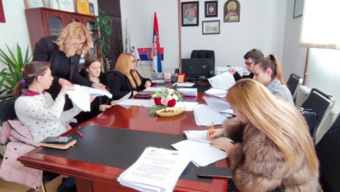 ПОТПИСИВАЊЕ УГОВОРА СА ПОСЛОДАВЦИМА ДО 19. ЈАНУАРА: Шанса за 7.650 младих ПОТПИСИВАЊЕ УГОВОРА СА ПОСЛОДАВЦИМА ДО 19. ЈАНУАРА: Шанса за 7.650 младих