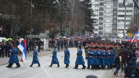 ДЕФИЛЕ И ЛЕТ 200 ДРОНОВА У ИНАТ РУШИТЕЉИМА РС: Упркос претњама, прослава под слоганом Симбол слободе ДЕФИЛЕ И ЛЕТ 200 ДРОНОВА У ИНАТ РУШИТЕЉИМА РС: Упркос претњама, прослава под слоганом Симбол слободе