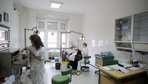 СТОМАТОЛОЗИМА ОЦЕНА - 4,6: Београђани задовољни радом ове службе у здравственим установама СТОМАТОЛОЗИМА ОЦЕНА - 4,6: Београђани задовољни радом ове службе у здравственим установама