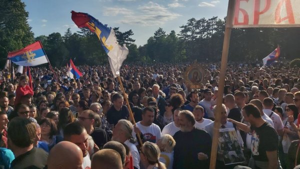 ТРОБОЈКА ЋЕ СЕ ВИЈОРИТИ!: Дукљани повели општу хајку против представника српског народа, из ДФ одговарају