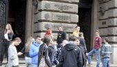 POČELA ISPLATA: Na račune đaka i studenata stižu krediti i stipendije