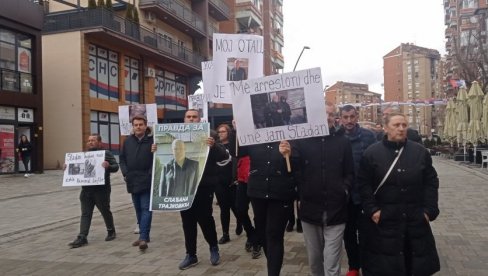 SKUP PODRŠKE UHAPŠENOM SLAĐANU TRAJKOVIĆU Ćerka Jelena: On leži u logoru, a ne zatvoru (FOTO/VIDEO)