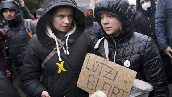 У ИНАТ ЗАПАДУ: Немци подржали Русе на протесту у Берлину