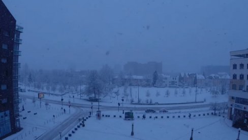 ДРВЕЋЕ ПАДАЛО ПО ПУТЕВИМА, САОБРАЋАЈ ОБУСТАВЉЕН: Снежно невреме у Словенији (ФОТО/ВИДЕО) ДРВЕЋЕ ПАДАЛО ПО ПУТЕВИМА, САОБРАЋАЈ ОБУСТАВЉЕН: Снежно невреме у Словенији (ФОТО/ВИДЕО)