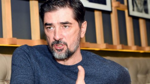 SAMO ĆUTIMO Ćetković podelio detalj iz porodičnog doma SAMO ĆUTIMO Ćetković podelio detalj iz porodičnog doma