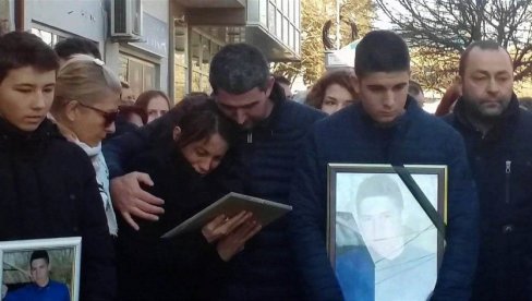 DANAS ČETIRI GODINE OD UBISTVA STEFANA FILIĆA (18) U VELIKOJ PLANI: Još bez pravosnažne presude krivcima DANAS ČETIRI GODINE OD UBISTVA STEFANA FILIĆA (18) U VELIKOJ PLANI: Još bez pravosnažne presude krivcima