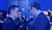 NA MARGINAMA SAMITA: Sreli se Vučić i Sančez (FOTO)