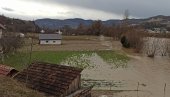 OVO JE DOM IZ KOG JE EVAKUISANA BEBA: Voda preplavila kuću (VIDEO)