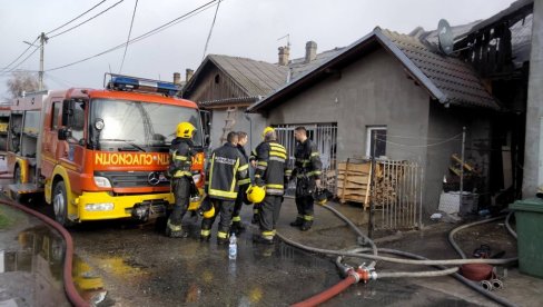 ТРАГЕДИЈА У ЛАЗАРЕВЦУ: Пожар букнуо у кући, погинула једна особа ТРАГЕДИЈА У ЛАЗАРЕВЦУ: Пожар букнуо у кући, погинула једна особа