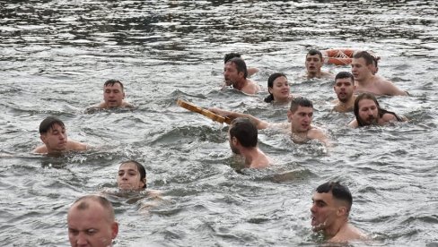 ПОЧЕЛЕ ПРИЈАВЕ ЗА УЧЕШЋЕ НА БОГОЈАВЉЕНСКОМ ПЛИВАЊУ: По часни крст у Зајечару, Брзој Паланци, Кладову, Бору ПОЧЕЛЕ ПРИЈАВЕ ЗА УЧЕШЋЕ НА БОГОЈАВЉЕНСКОМ ПЛИВАЊУ: По часни крст у Зајечару, Брзој Паланци, Кладову, Бору