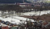 PLJEVLJA SE BORE SA VODENOM STIHIJOM: Poplavljeni Židovići, Radosavac i Ševari (FOTO)