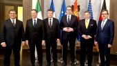 ZAVRŠEN SASTANAK SA VELIKOM PETORKOM: Očekuje se obraćanje predsednika Vučića (FOTO)