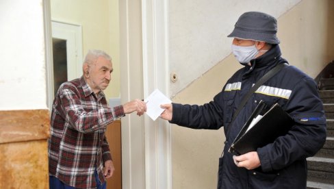 NA PROSEČNOM ČEKU 6.000 DINARA VIŠE: Država na čelu sa Vučićem bine o najstarijim građanima Srbije NA PROSEČNOM ČEKU 6.000 DINARA VIŠE: Država na čelu sa Vučićem bine o najstarijim građanima Srbije