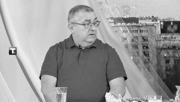 УСКОРО ГРОБ, ПА ОНДА ТЕ НЕМА Професор Јован Кнежевић је данас преминуо, а песма бившег ученика пуна увреда сада има још ужаснији призвук