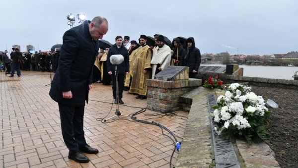 УБИЛИ, ПА ПОД ЛЕД БАЦИЛИ ВИШЕ ОД 1.300 СРБА, ЈЕВРЕЈА И РОМА: 81. годишњица Новосадске рације - Сећање мора да живи, као завет за будућност